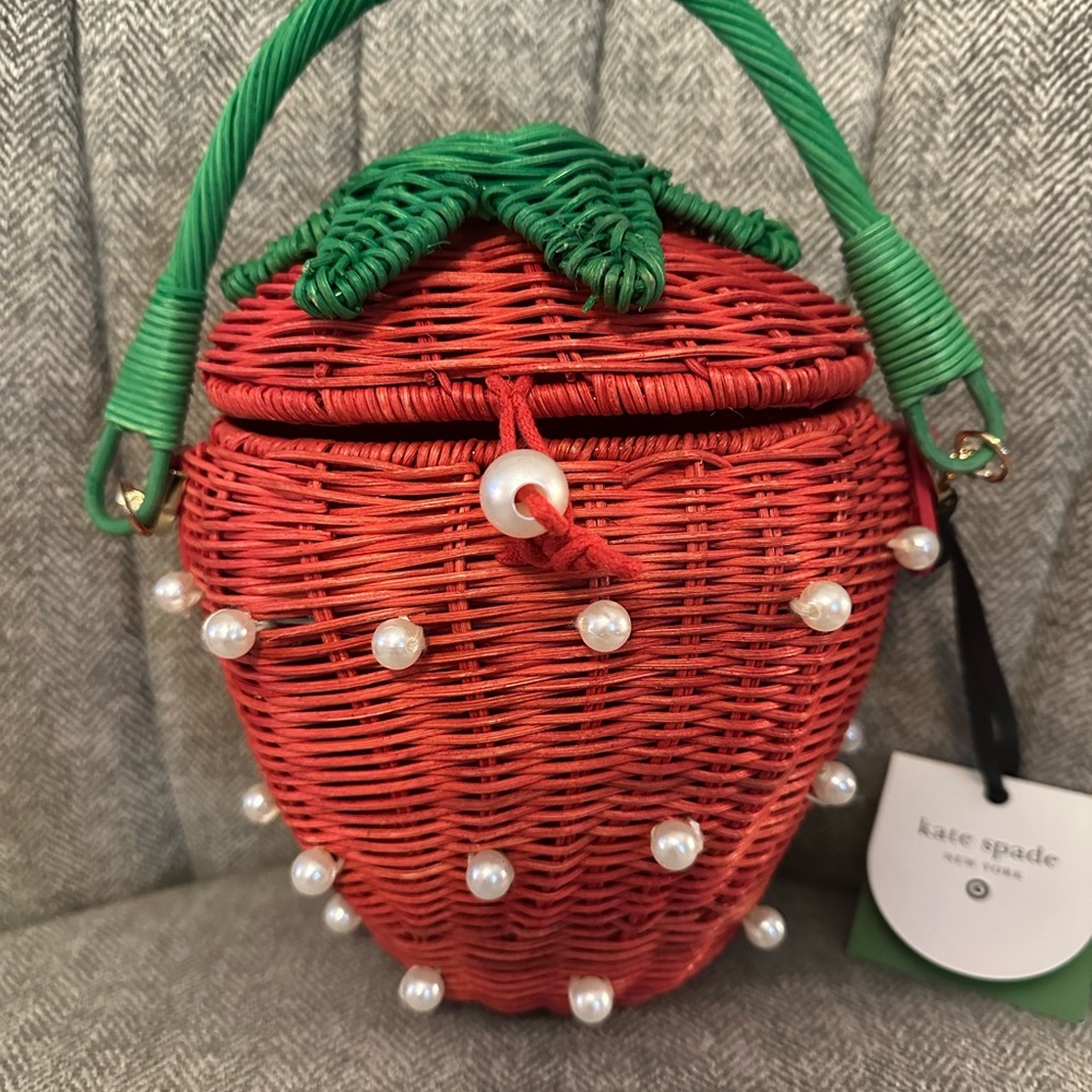 🍓 Kate Spade Strawberry Wicker Mini Bag 🍓 - Picture 4 of 11